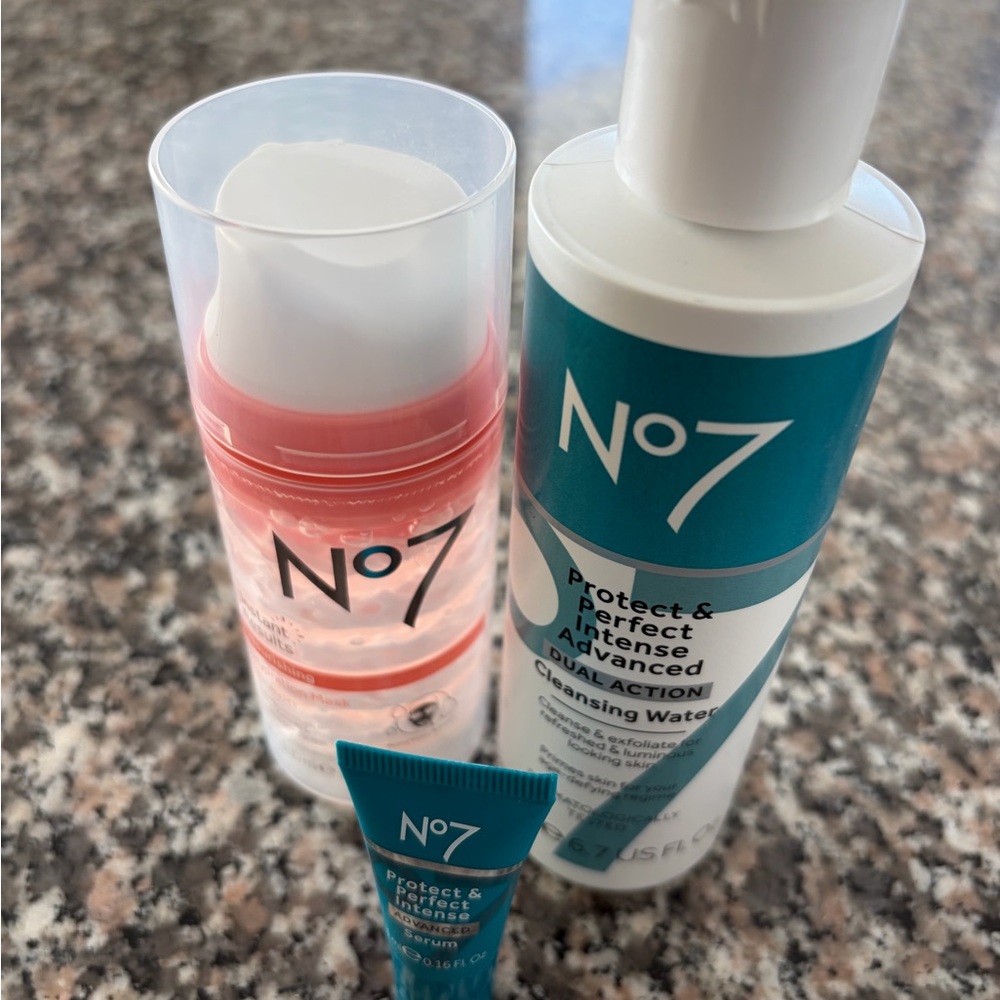 No7 Protect & Perfect Set, 4 items - Picture 8 of 11